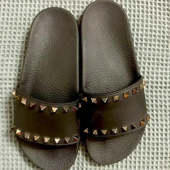 Valentino Garavani
Rockstud rubber slider sandals - Picture 3 of 8